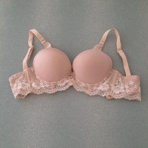 NWOT nude lace push-up bra with removable shoulder straps